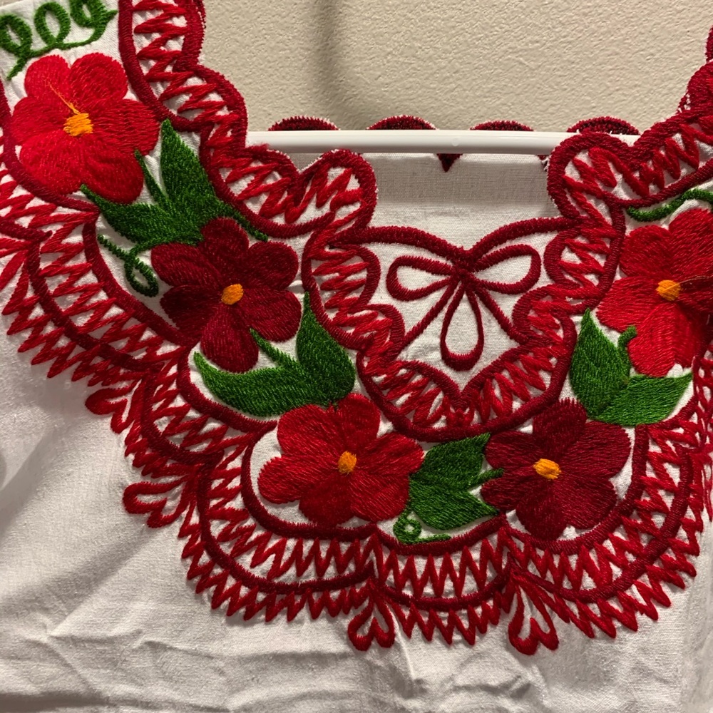 Mexican embroidery blouse - Picture 3 of 7